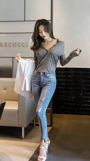 绽放青春的牛仔裤美女，高尚中彰显时髦，尽显女人之美