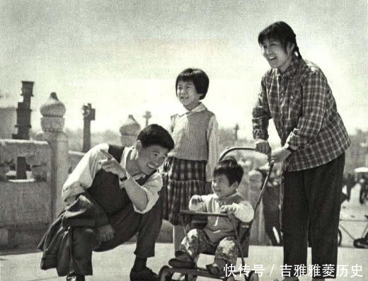 老照片：1974年的天安门广场 全国各族人民向往的地方