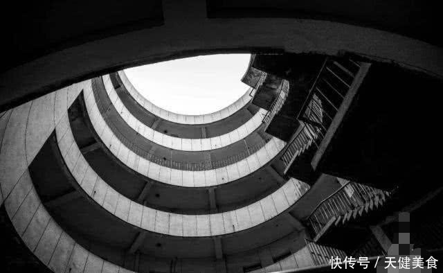  「车站」重庆红旗河沟车站即搬迁，空心圆筒楼和大巴穿楼，是否依然无恙？