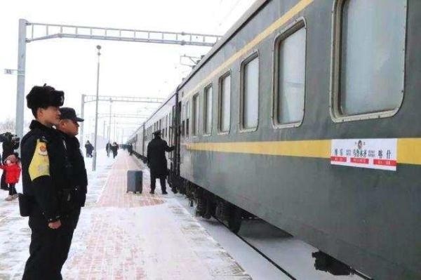 乌鲁木齐到博乐第三趟火车正式运行啦！
