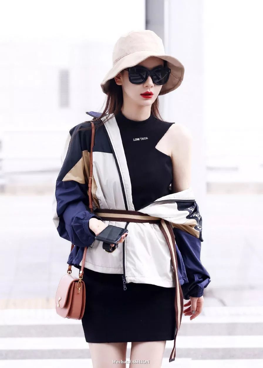 明星 | 孟美岐机场大玩“下半身失踪” 韩雪太会穿献上我的膝盖