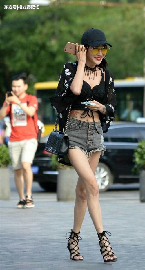 大长腿美女这么穿,高到让你满屏,将内衣当成衣服穿美出你的范!