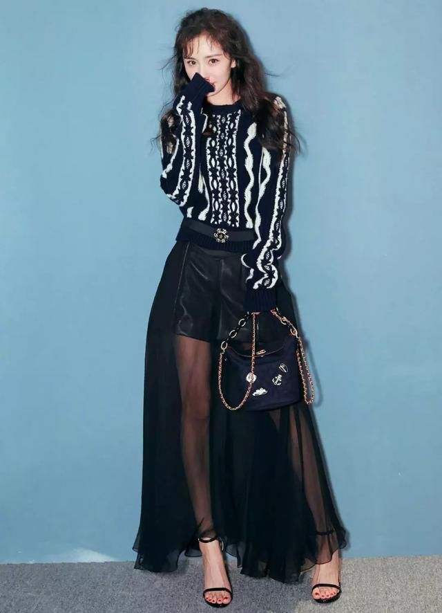 街拍女王杨幂回归！学会她这3种秋季穿搭套路，时髦的毫不费力！