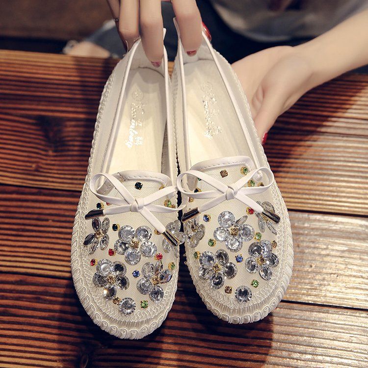 有一种鞋:叫平底单鞋，比高跟鞋舒服，比休闲鞋好看，舒适又洋气