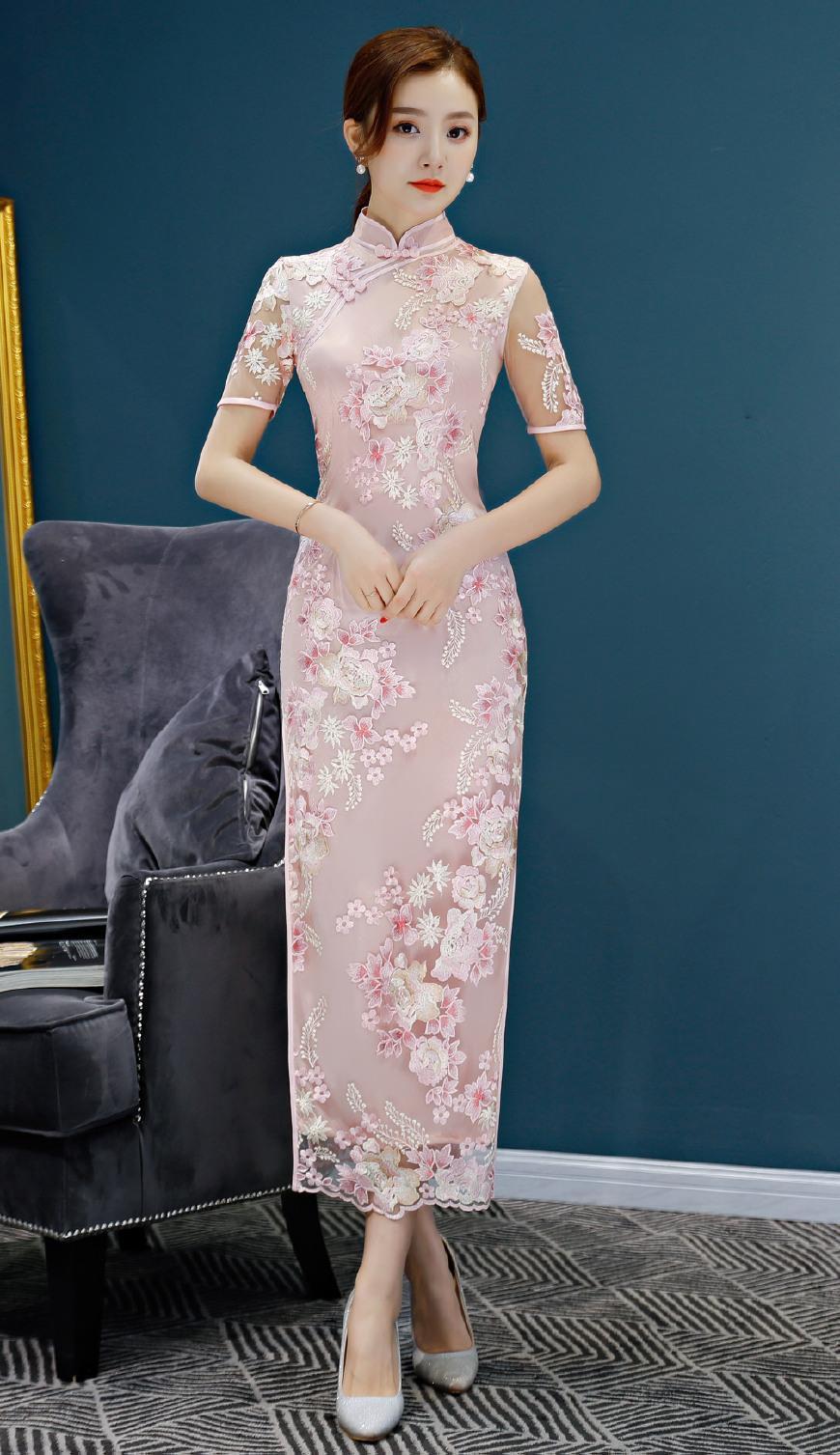 夏日透明蕾丝旗袍裙小姐姐，身材苗条，皮肤白嫩优雅迷人！