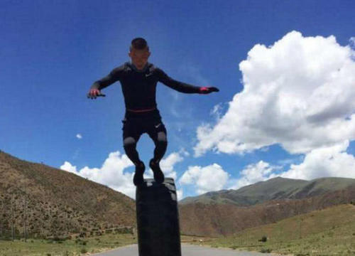 川藏线上的“穷游者”为何会推着一个轮胎？原来里面大有学问