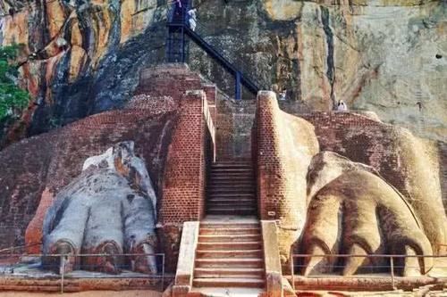 世界第八大奇迹：建在200米岩石上的空中宫殿，堪称“神作”