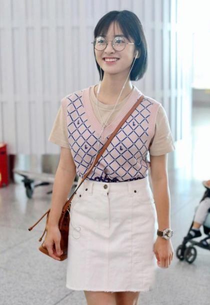 沈月机场终于穿高跟鞋，又瘦又美，总算相信她身高160cm体重90斤