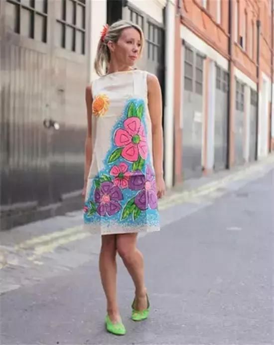 空姐制服的百年演变史，让你明白制服诱惑的真正原因