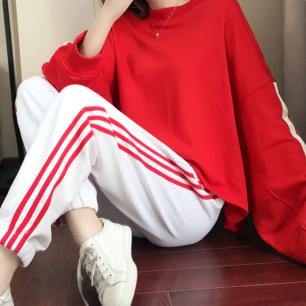 上海大街上居然没人穿裙子?原来金秋流行减龄休闲装，真洋气