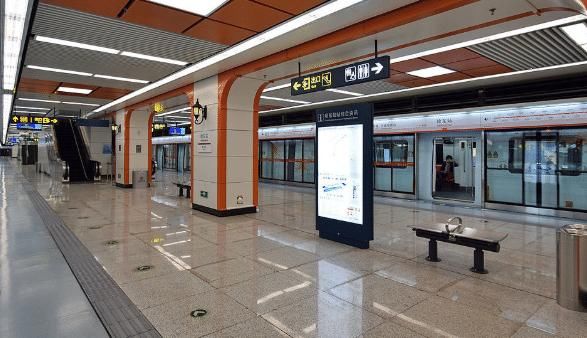 英国是怎么评价各国地铁的?日本地铁安静，中国地铁就两个字