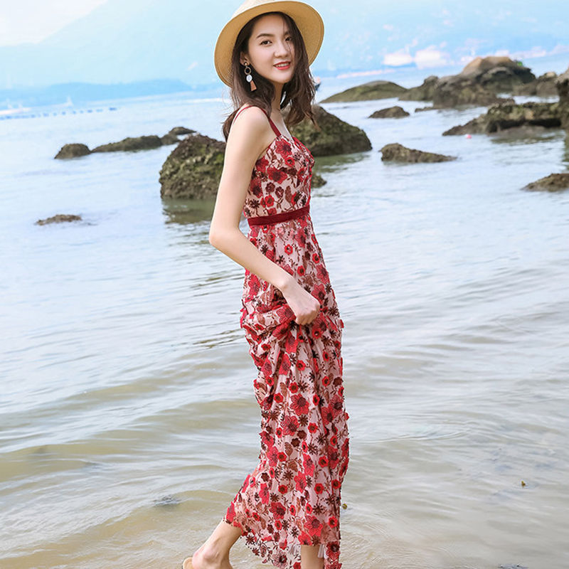 老婆胆子真大，跟我去海边竟然穿成这样!虽然很生气但是很养眼