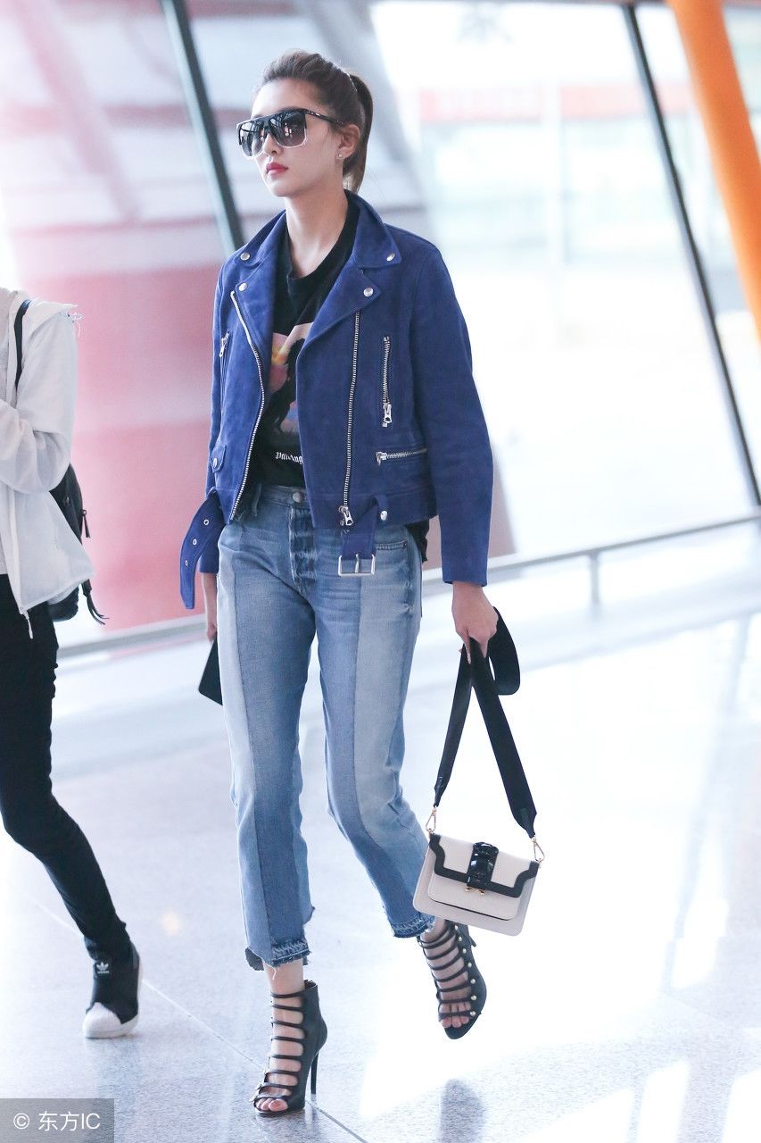 江疏影机场私拍，腿细如竹竿，网友:有80斤算我瞎