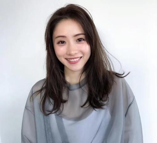  看起来：眼睛拥有这3个“特征”的女人，会自带眼妆效果，不化妆更好看