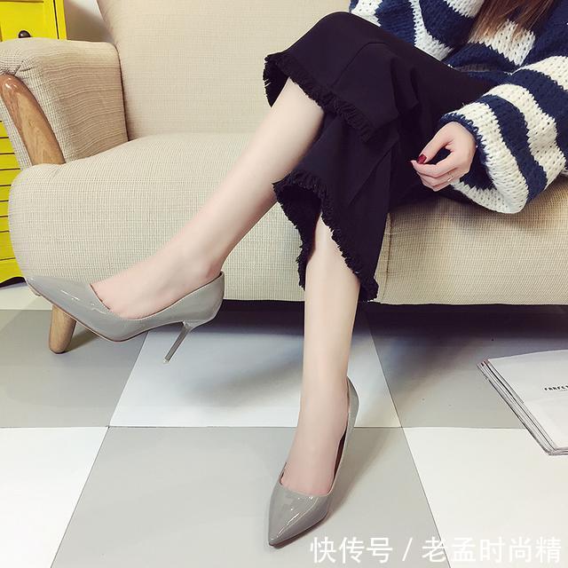 『尖头细跟浅口裸色单』一双单鞋也能穿出这么多风格?百变女王就是你了