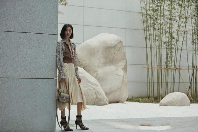 刘雯大夏天穿棉拖?网友:隔着屏幕都冒汗!