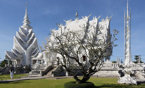 泰国被龙包围的寺庙，20年前就开始建造，已对外开放却仍未建成
