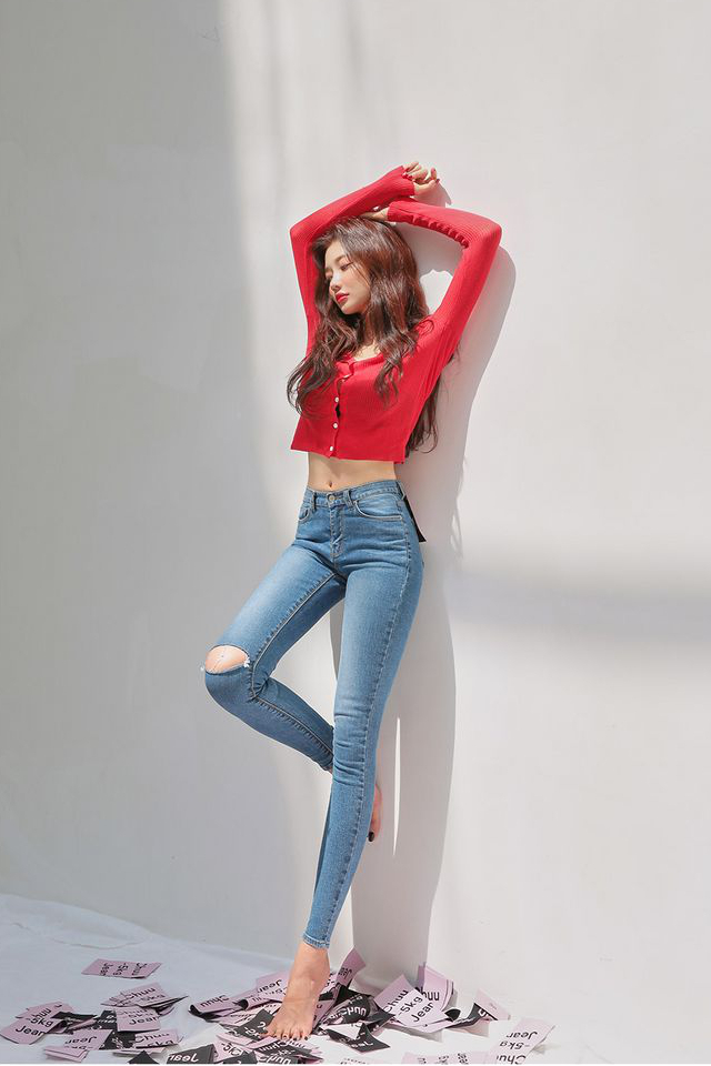 想体验牛仔裤装扮的美，凹凸身材是必备基础！