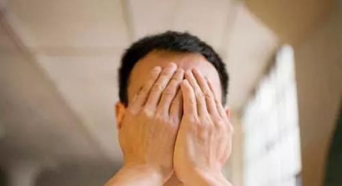  #尿血#29岁男子，婚前试婚，半夜尿血入院，医生问其原因，捂脸难开口
