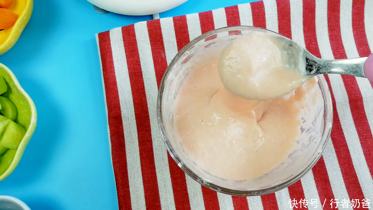 小宝宝开始长牙就要锻炼牙龈了,做这种0添加的