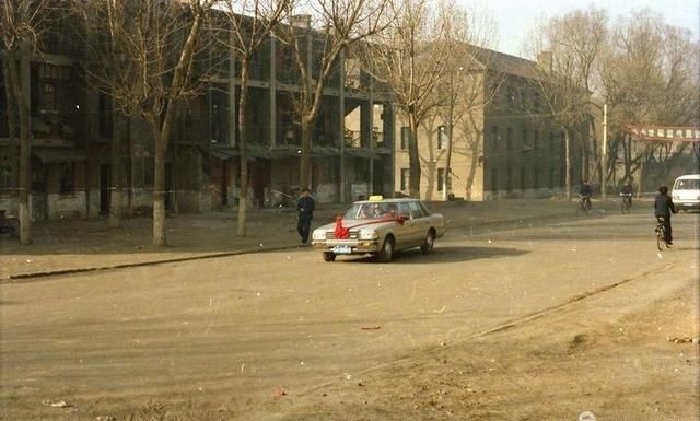  [婚礼]40年前的结婚仪式原来是这样的，摄影师王心钢收藏了这些宝贝