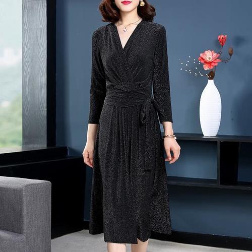 大热天老穿棉麻衫就土了，试试看这小黑裙，一件上身不高级都难