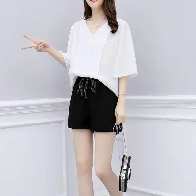 还别说，矮个子唯有穿这样的套装，不穿带跟的鞋子都贼显高，巨美