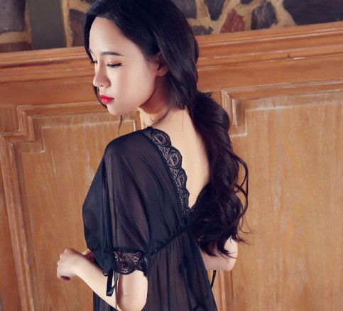 难怪老婆洗完澡不戴文胸!这么漂亮的睡衣穿在身，简直迷死人