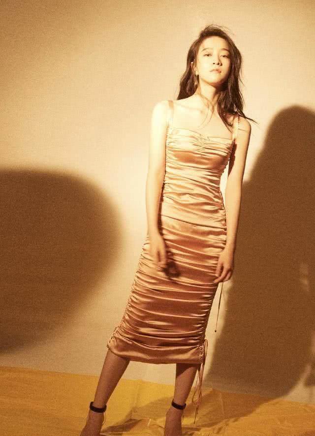 26岁的迪丽热巴两次撞衫21岁的张雪迎，结果有点出人意料