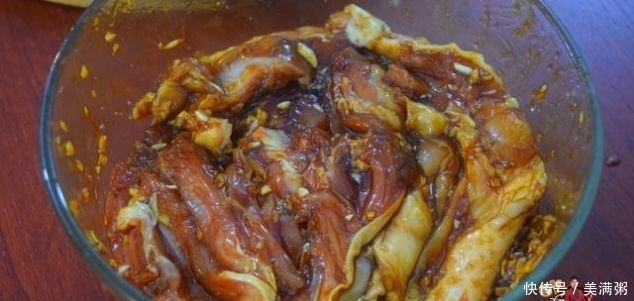 "filter":""黑椒鸡扒最好吃的家庭做法,简单美味又下饭,看看你喜欢吃不?