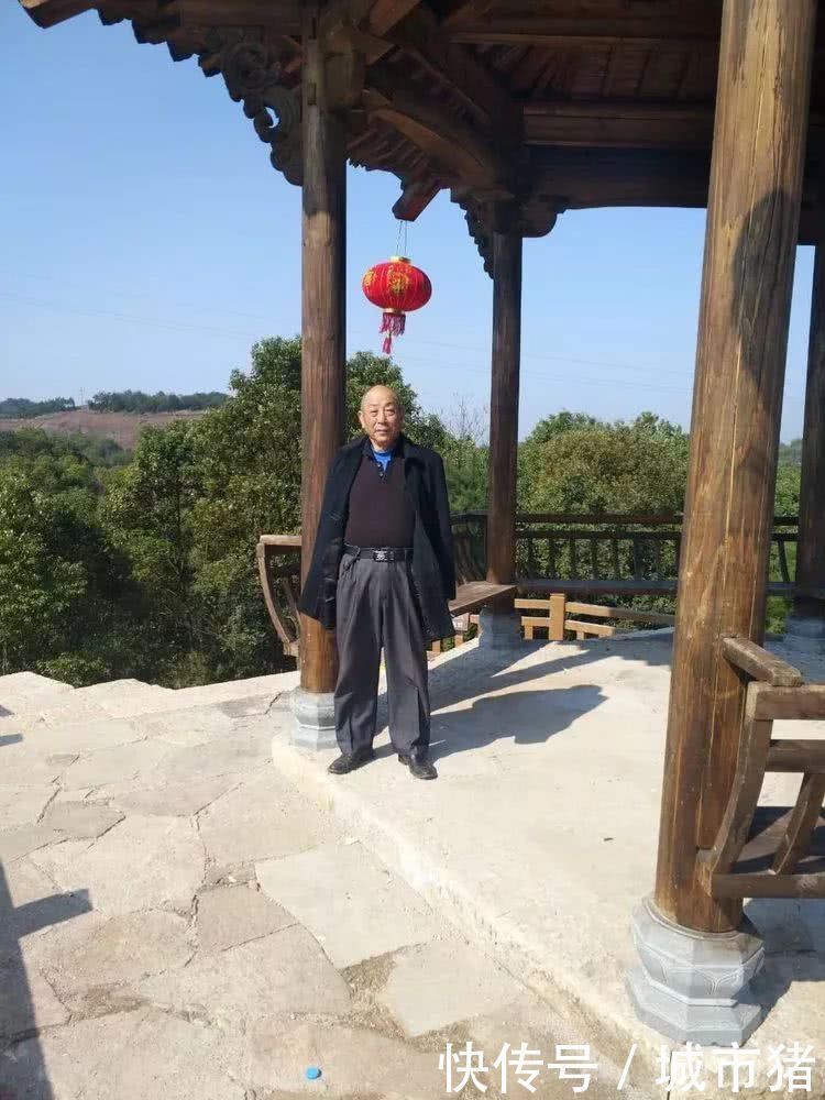 上饶弋阳这村来了一批离退休老师,个个精神抖