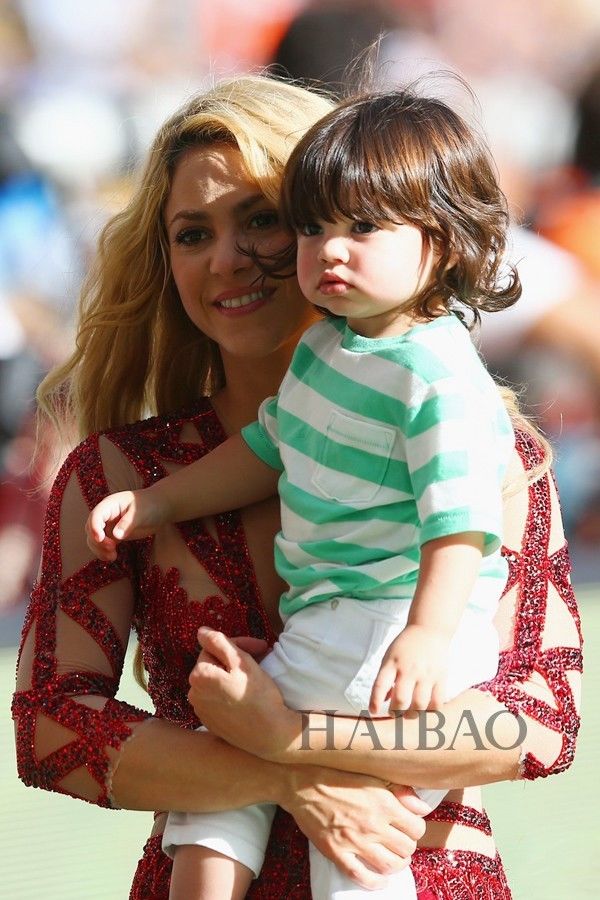 这届世界杯，球星太太们不遗余力地给球迷们好好上了一堂时尚配饰