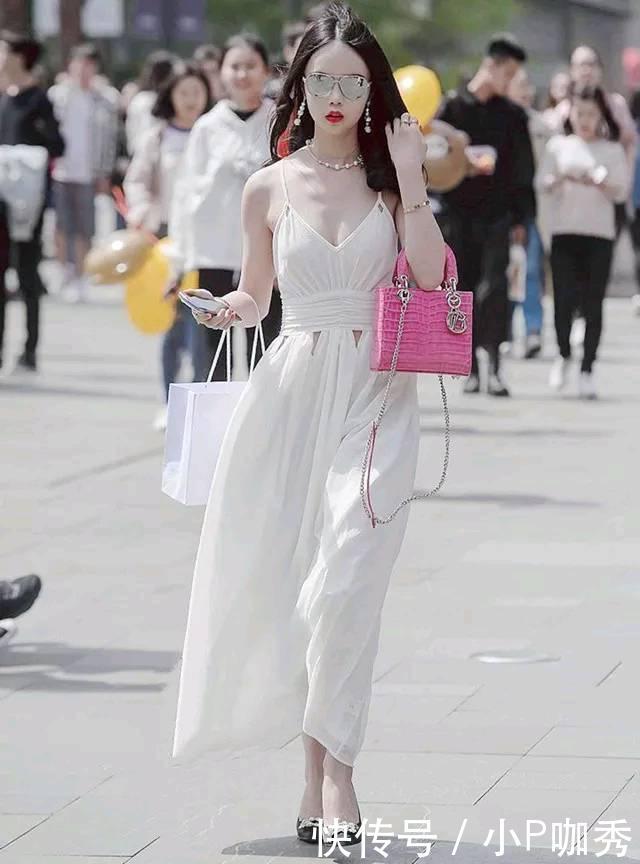 街拍:穿着清凉的漂亮小姐姐,充满甜美气息!