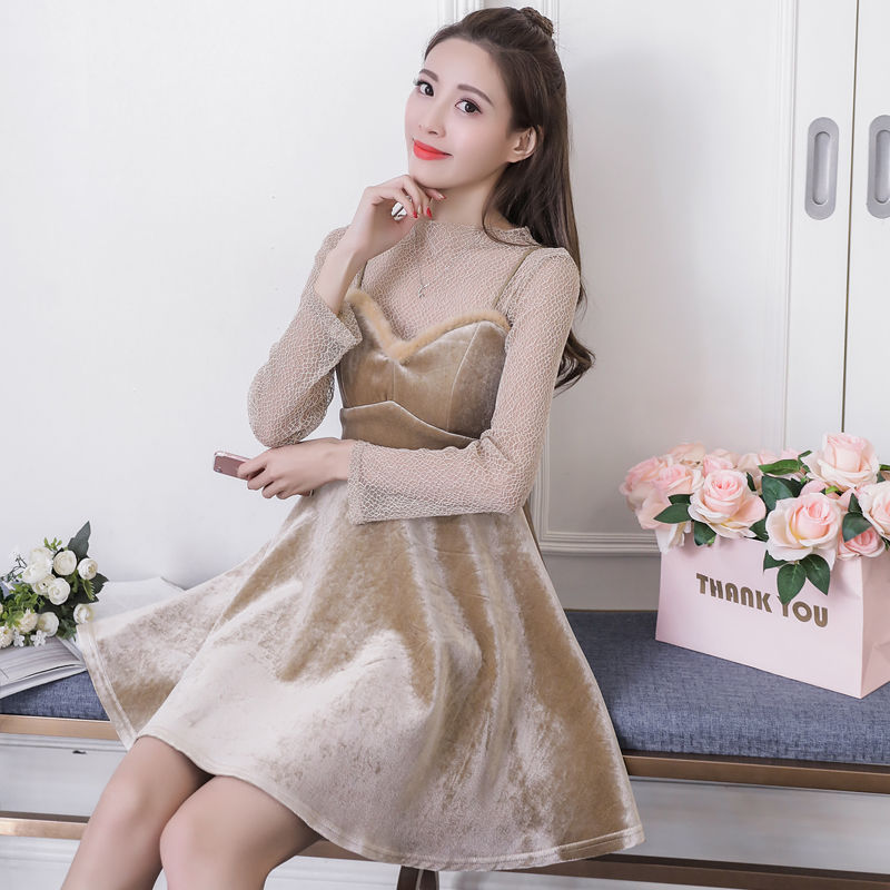 姐姐身上的漫步裙真好看，短款优雅显嫩，果然高端迷人眼