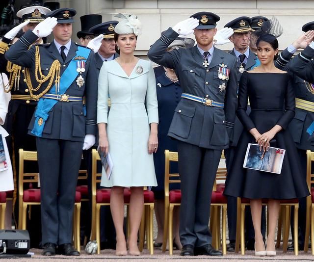 凯特梅根两位王妃观战温网，平民出身的她们靠得体的衣品好评如潮