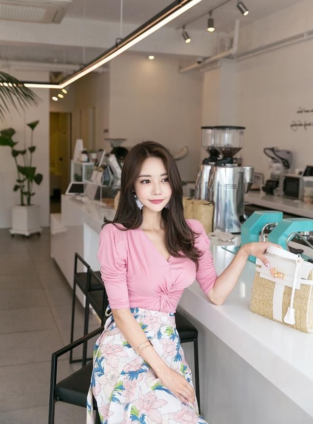 人像摄影：选择合理的角度，展现出模特的小性感