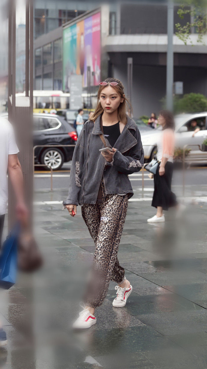 成都街拍，夏日就要这么搭，让你女人味十足!