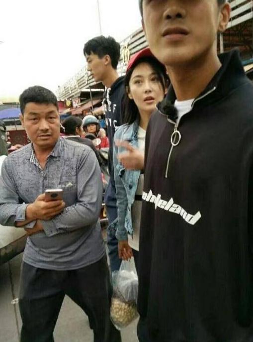 张馨予的素颜太大胆了!眉毛没化就出门,网友:范冰冰绝不敢这样