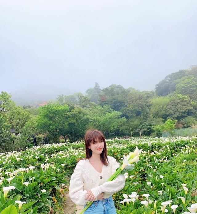  『忍不住』初夏简约风少女穿搭,展现温柔可爱一面,让男友忍不住多看几眼