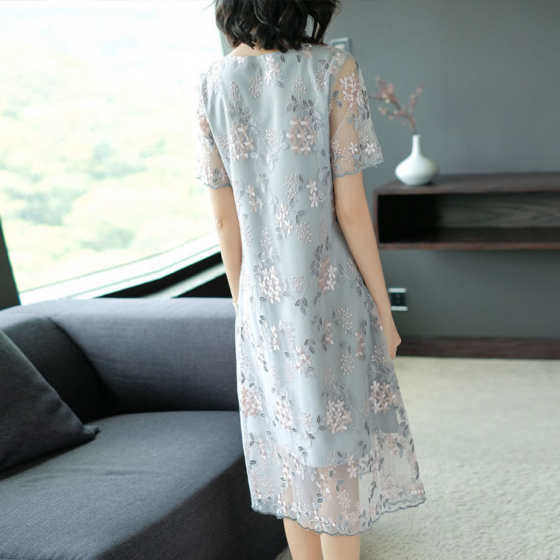 人美，不用刻意打扮，多穿这些秋款优雅雪纺连衣裙，上身大方舒适