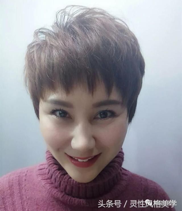 头发散下来的季节到了，你可以换款发型了，各种年龄段都有！