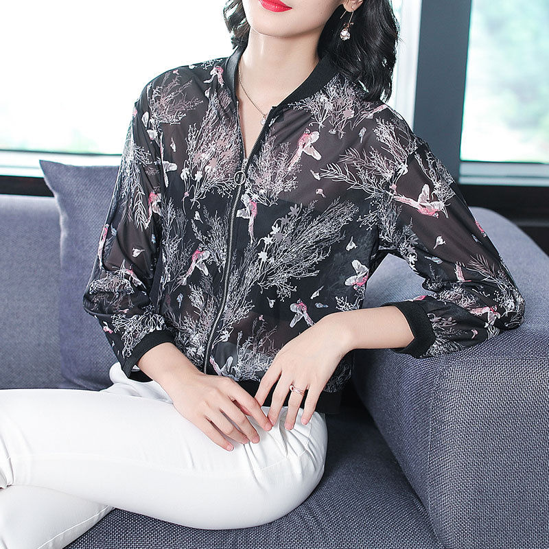 立秋后别只会穿开衫?聪明的女人已穿上薄外套秋装，洋气又减龄