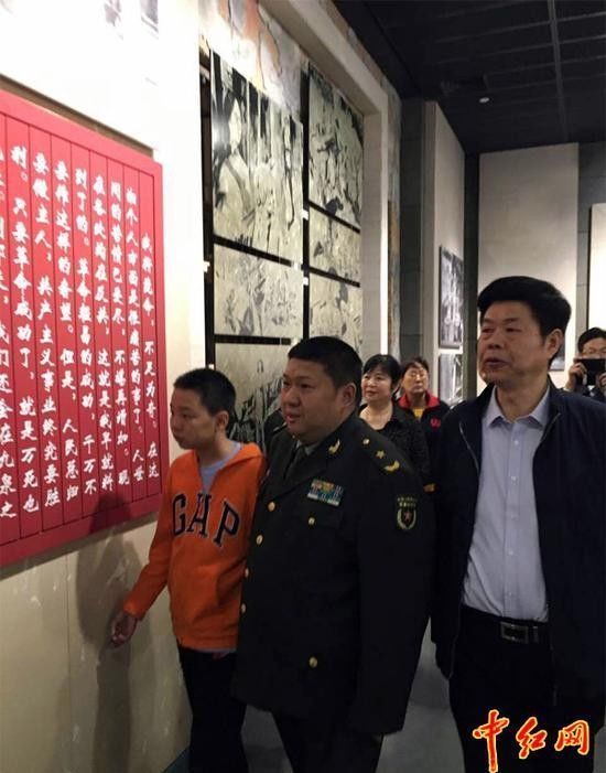 珍贵老照片，李敏、李讷、毛远新、毛新宇等毛家后人纪念毛泽民