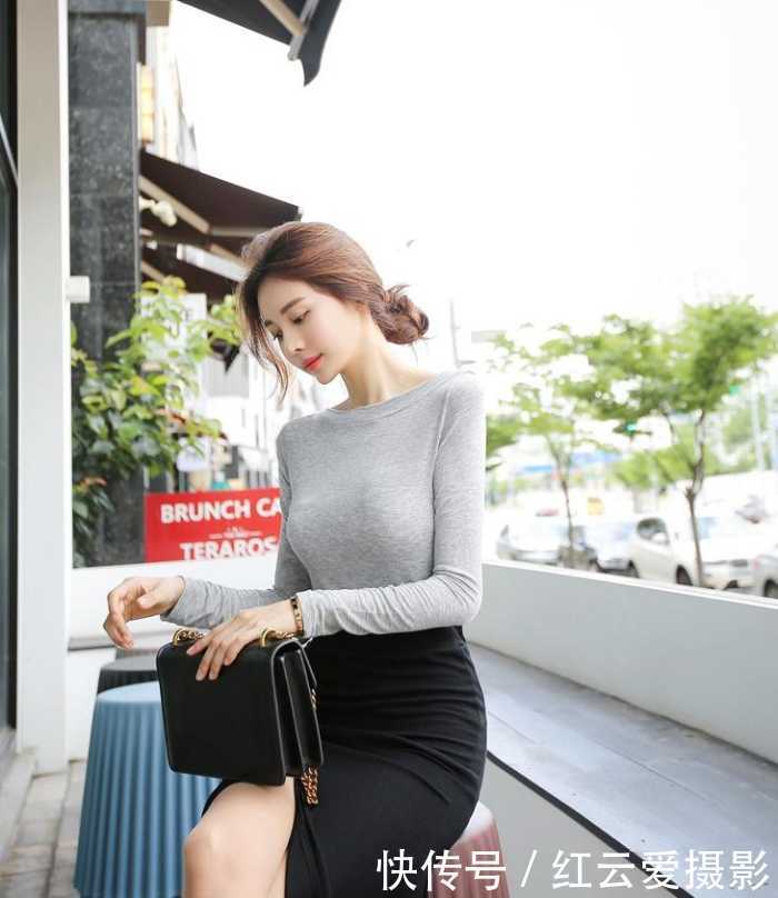 街拍：虽然是简约款, 但这么棒的身材穿出来, 演绎一见倾心的美好