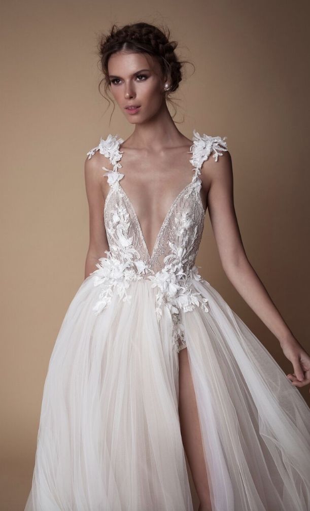 Berta婚纱:蕾丝与薄纱完美的结合带来天使般的魅力