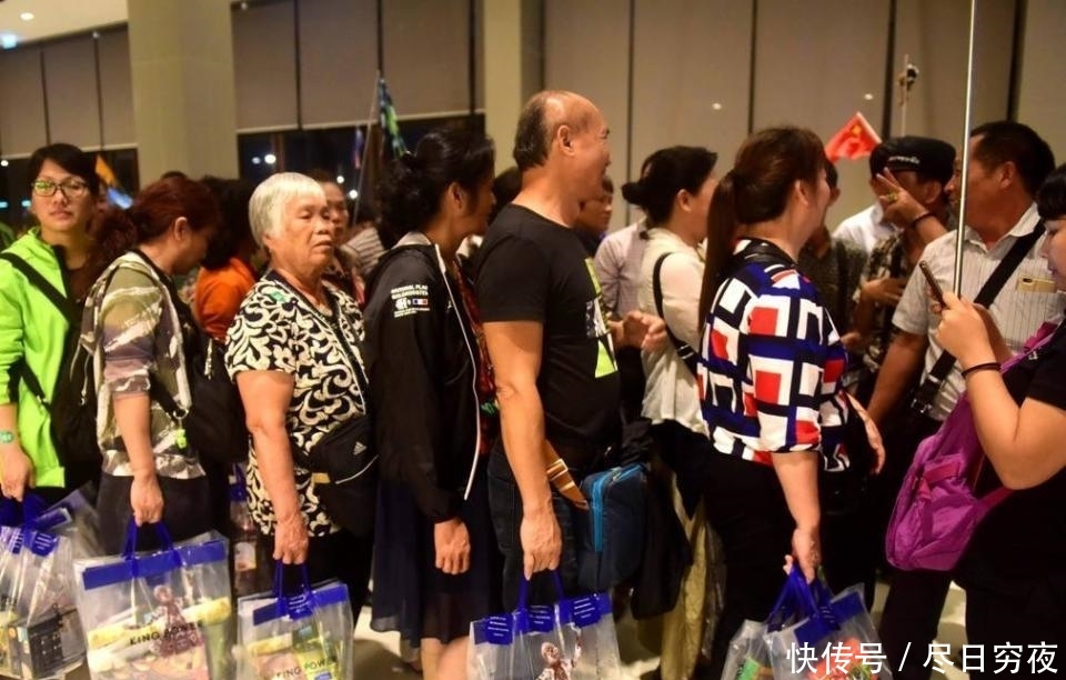 曾万人请愿拒绝中国游客，如今中国人真的不来了，当地人却后悔了