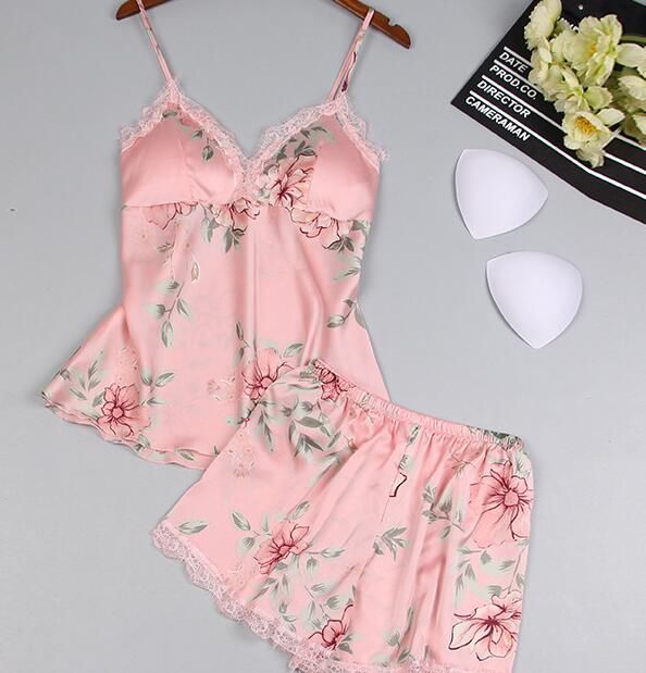 女人过30，灰扑扑睡衣少穿!三伏天穿“模糊”睡衣，美嫩又勾魂