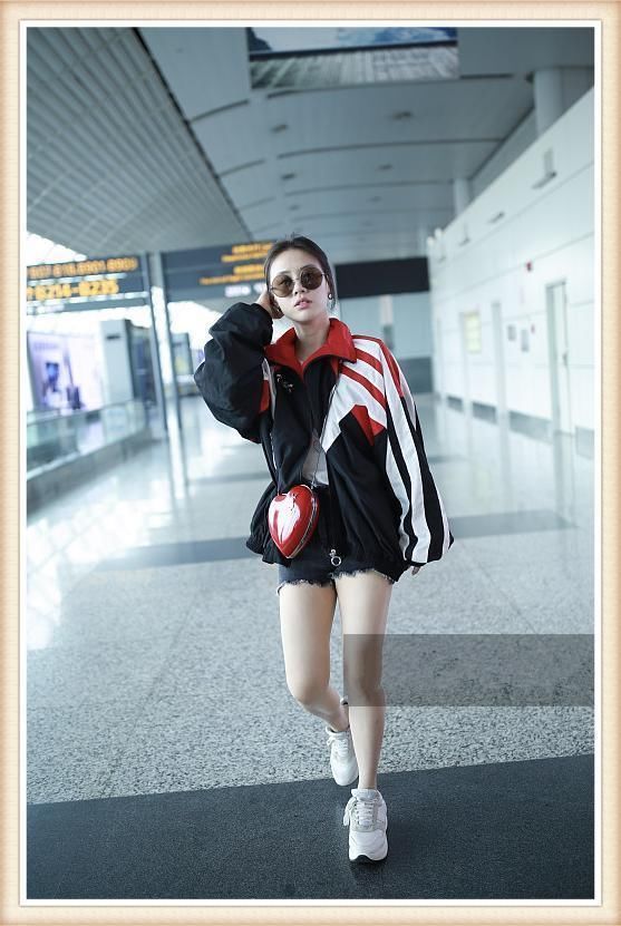 马思纯不走寻常路！穿热裤却配了件冲锋衣，网友：这效果我服！