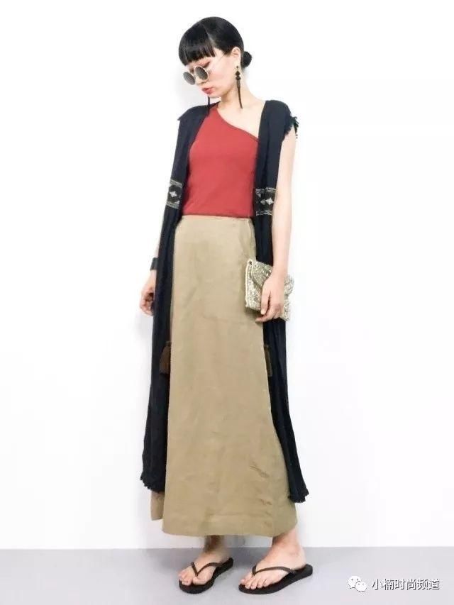 夏天就是要穿露肩上衣，选对搭配轻松拥有显瘦修饰度！