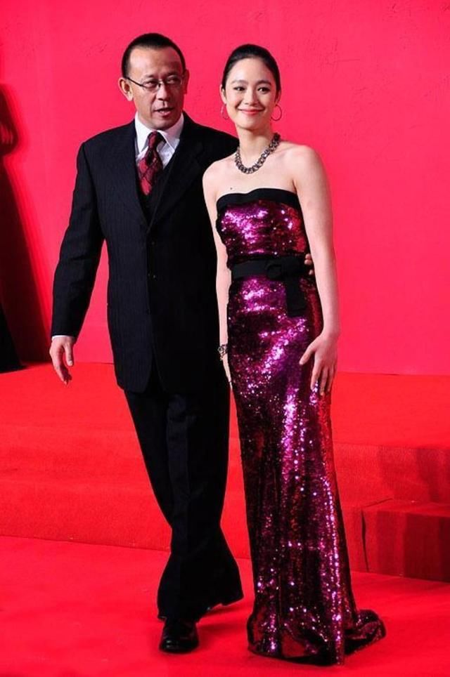 热巴倪妮美如人鱼公主，明星超模都在穿的亮片裙，到底有多惊艳?